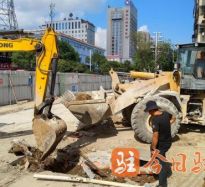 男人插女人免费看的网站要钱的网站高温下的坚守｜道路建设者用汗水铺就畅通路